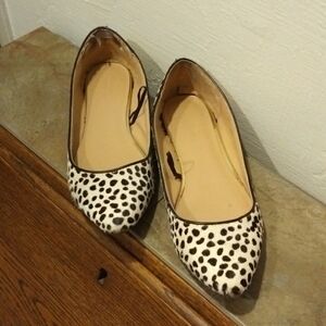 Banana Republic black and white flats